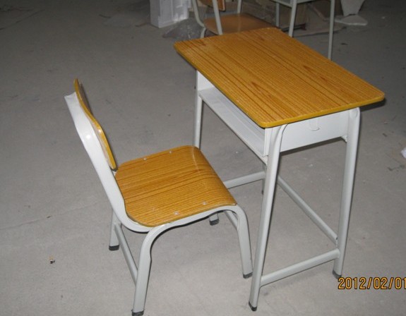 广西课桌椅供应，南宁学生课桌椅